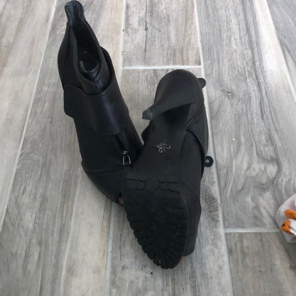 Simply Vera Vera Wang Booties - Picture 2 of 3